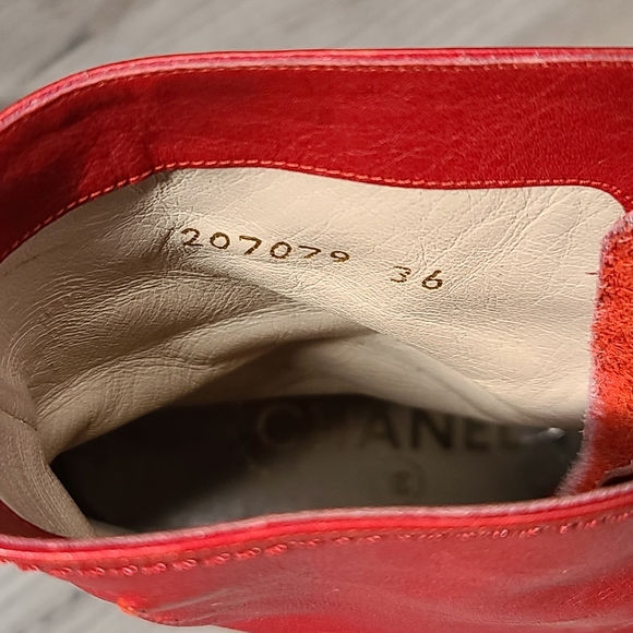 VINTAGE Chanel combat boots - Picture 3 of 9